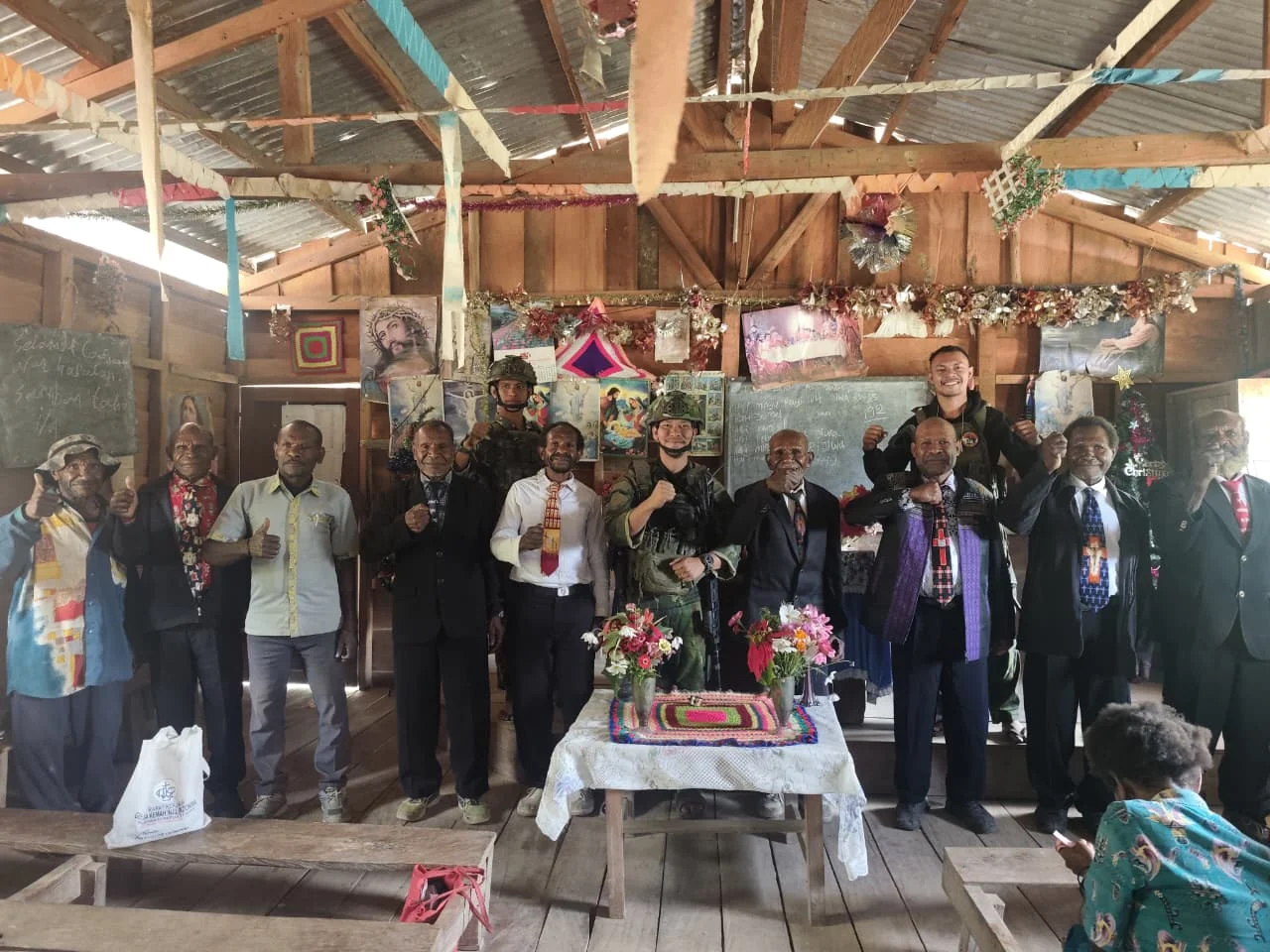 Semarakan Ibadah Kenaikan Yesus Kristus Tahun 2026, Satgas Pamtas Mobile Yonif 757/GV ada bersama masyarakat Hiyabu
