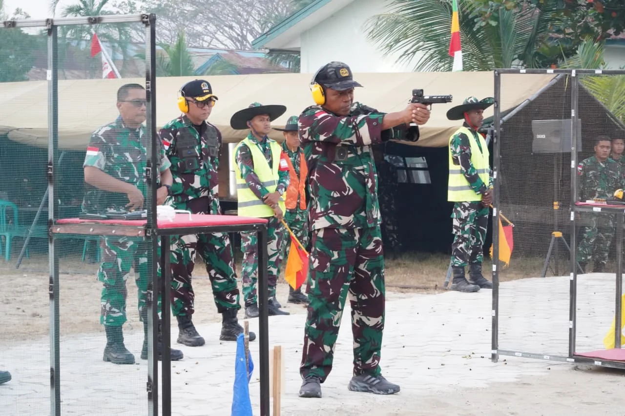 Asah Naluri Tempur dan Jiwa Kepemimpinan, Pangdam XXIV/MT Buka Lomba Menembak Perwira Sambut HUT ke-1 Kodam