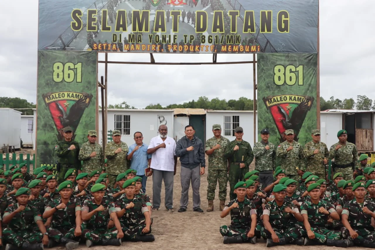 DIDAMPINGI PANGDAM XXIV/MANDALA TRIKORA, MENHAN RI PERKUAT MORIL PRAJURIT YONIF TP 861/MALEO KAMUR DI PAPUA SELATAN