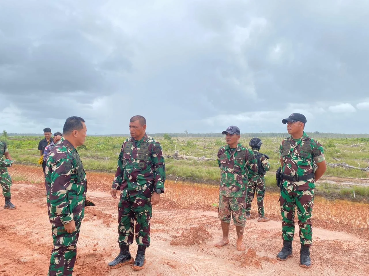 Pangdam XXIV/MT Tinjau Food Estate Wanam, Perkuat Komitmen Ketahanan Pangan Nasional