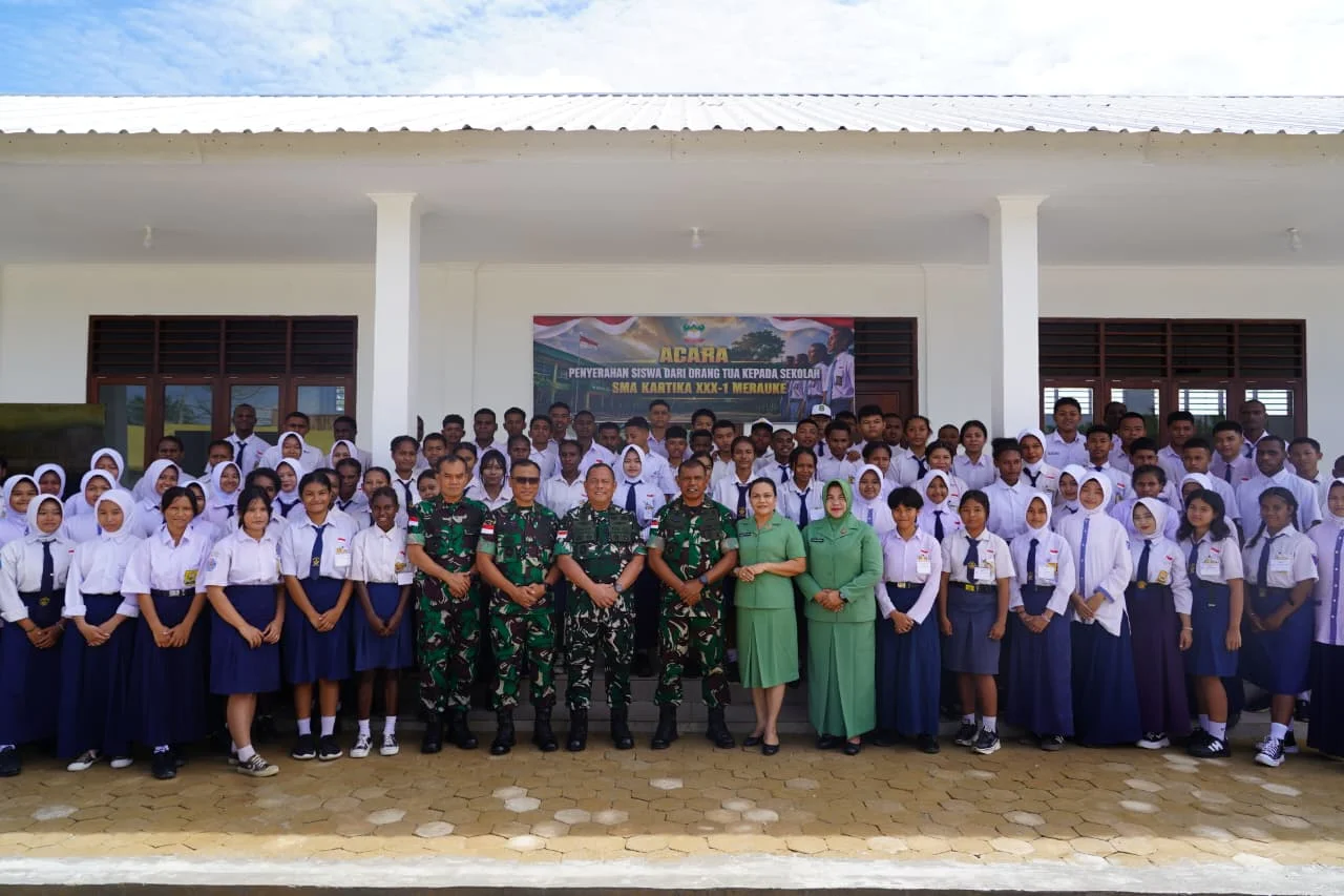 "Pendidikan Karakter Adalah Investasi Masa Depan Bangsa," Pangdam XXIV/MT Serahkan Siswa Baru SMA Kartika XXX-1 Merauke