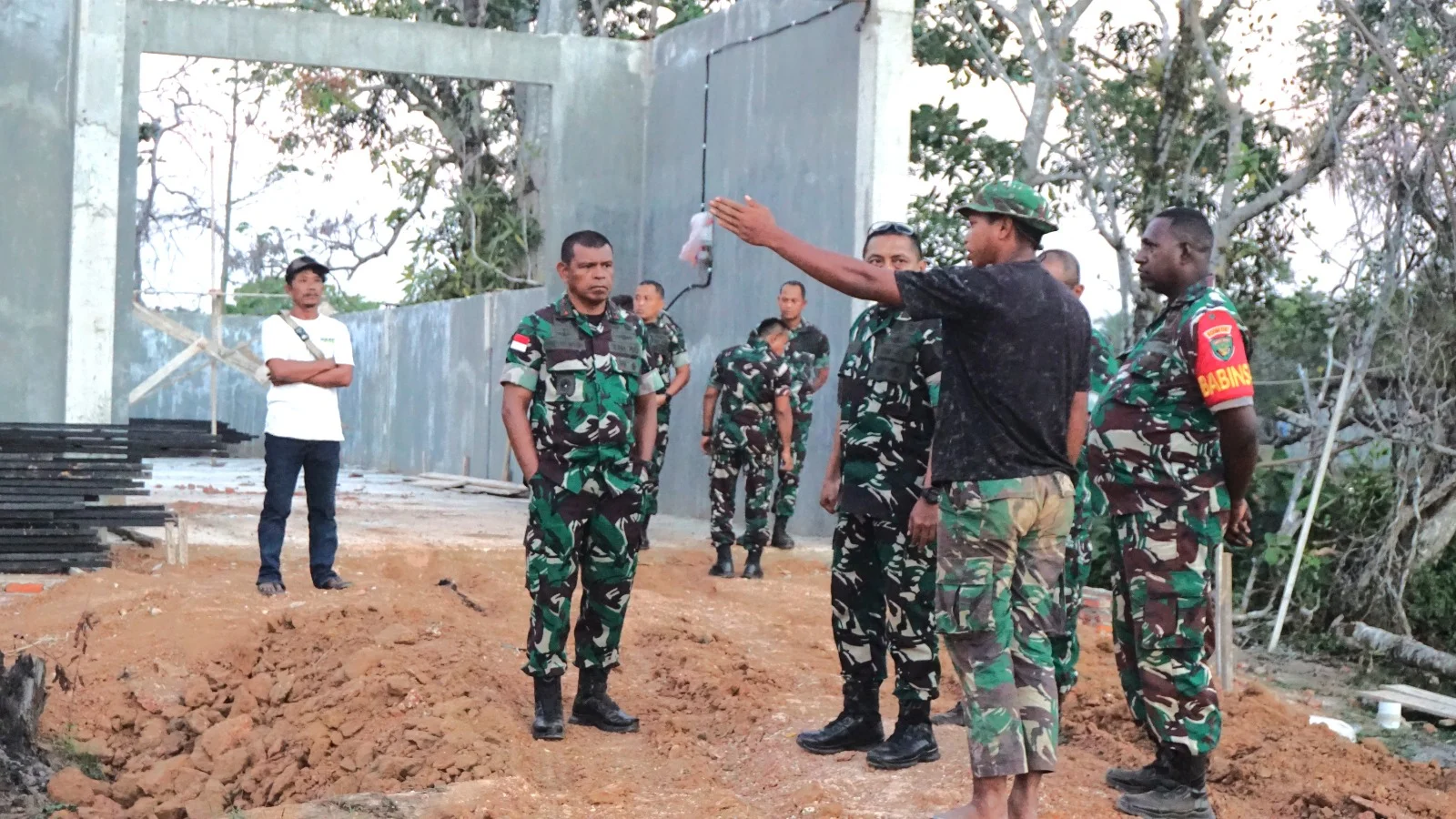 Pangdam XXIV/MT Tinjau Pembangunan Koperasi Desa Merah Putih di Jagebob, Wujud Dukungan TNI AD Sukseskan Program Strategis Presiden RI