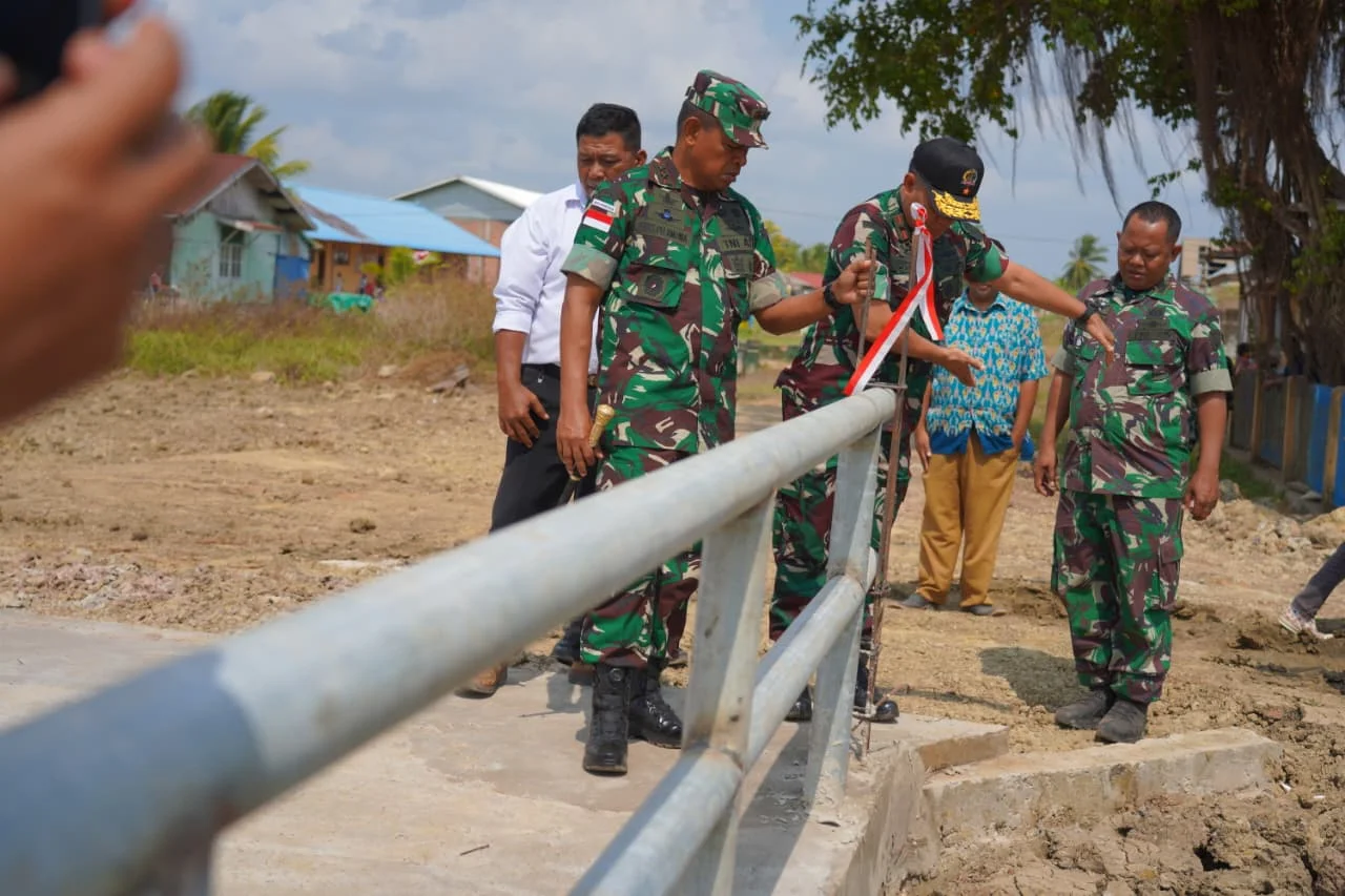 Pangdam XXIV/MT Tinjau Jembatan Penghubung Aktivitas Warga Merauke