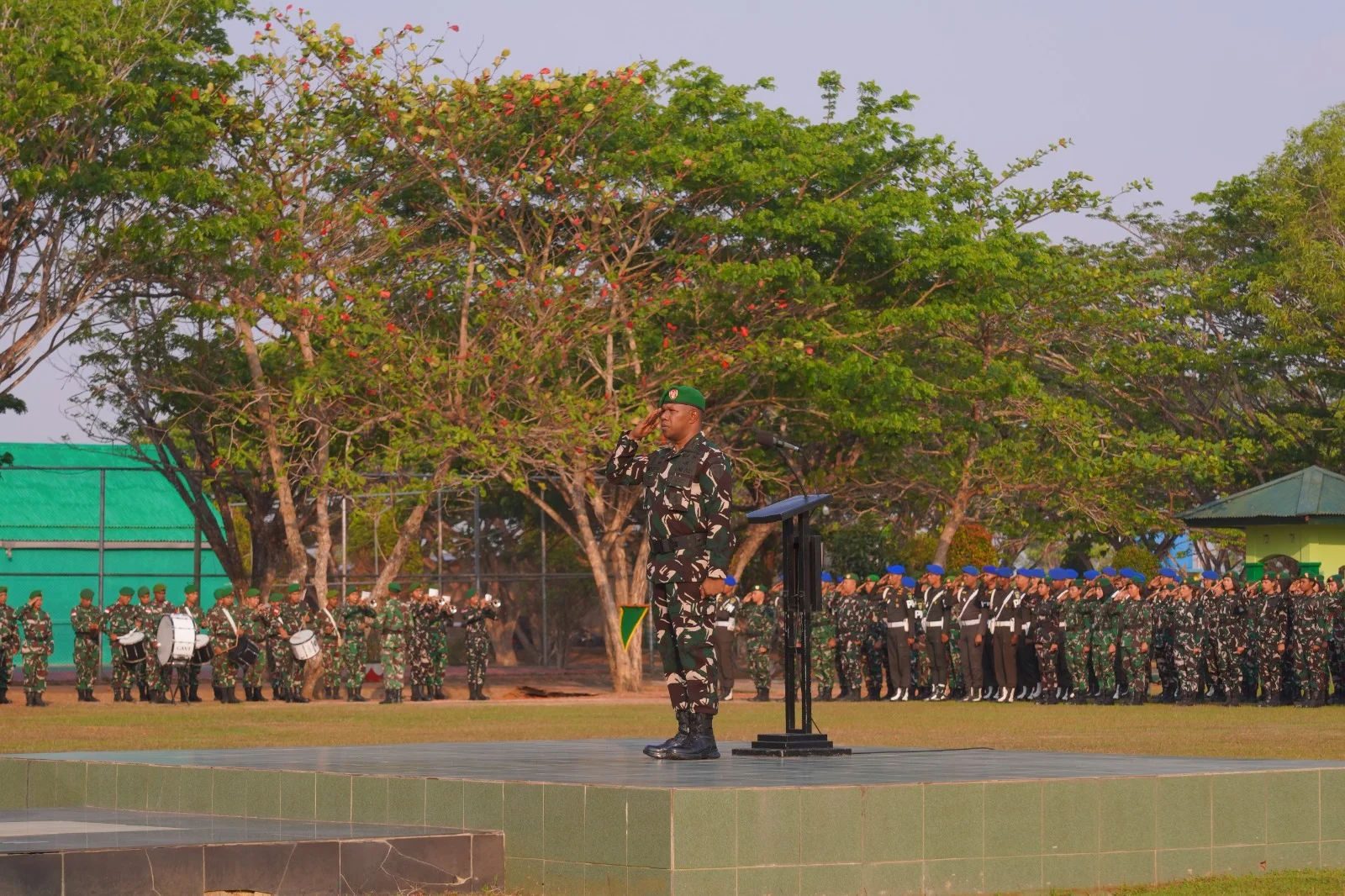Upacara Bendera di Makodam XXIV/MT, Pangdam Teguhkan Disiplin dan Semangat Pengabdian Prajurit