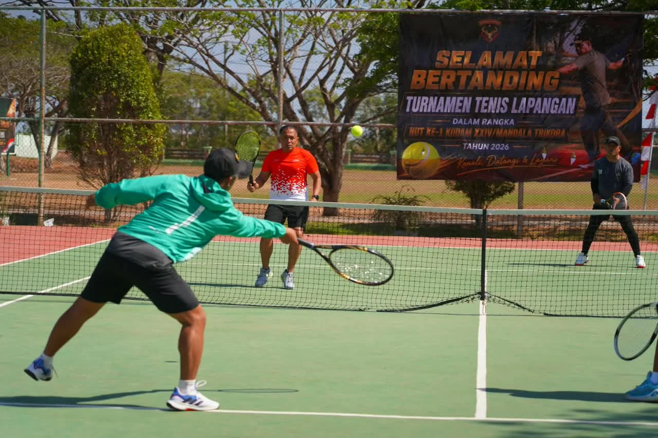 Semarakkan HUT ke-1 Kodam Mandala Trikora, Pangdam XXIV/MT Pimpin Pertandingan Tenis Lapangan