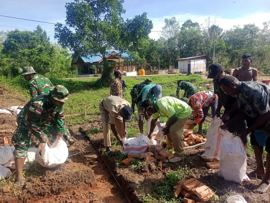 Hari Kedua TMMD Ke-127 Kodam XXIV/Mandala Trikora: Percepat Pembangunan Rumah, MCK, dan Sumur di Kampung Yibin