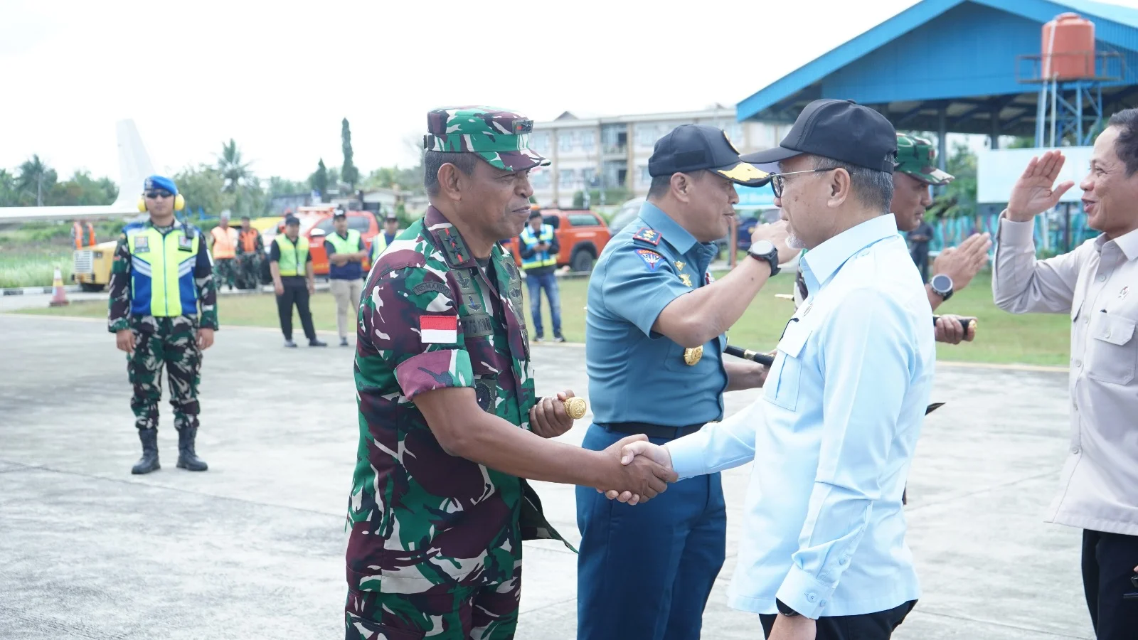 "Kodam XXIV/MT Siap Kawal Program Strategis Nasional, Pangdam Dampingi Menko Pangan Tinjau Kawasan Pangan Wanam