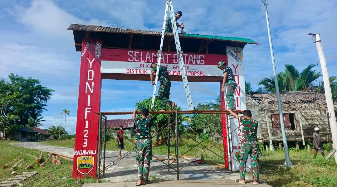 Satgas Yonif 123/Rajawali Bangun Dermaga dan Gapura di Pos Khaibar, Bukti Nyata Kepedulian TNI untuk Rakyat