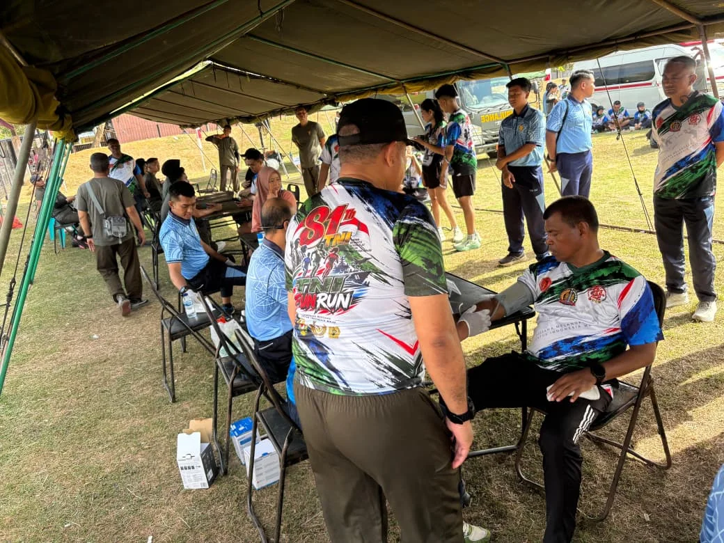 HUT KE-81 TNI, PANGDAM XXIV/MT PIMPIN BAKTI KESEHATAN DAN FUN RUN DI MERAUKE