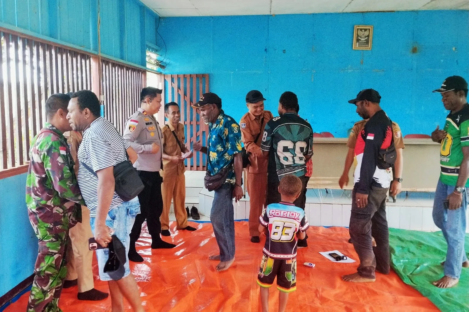 MUSYAWARAH TANAH RESTAN DI KAMPUNG MANDEKMAN BERLANGSUNG AMAN, BABINSA AJAK WARGA JAGA KEBERSAMAAN